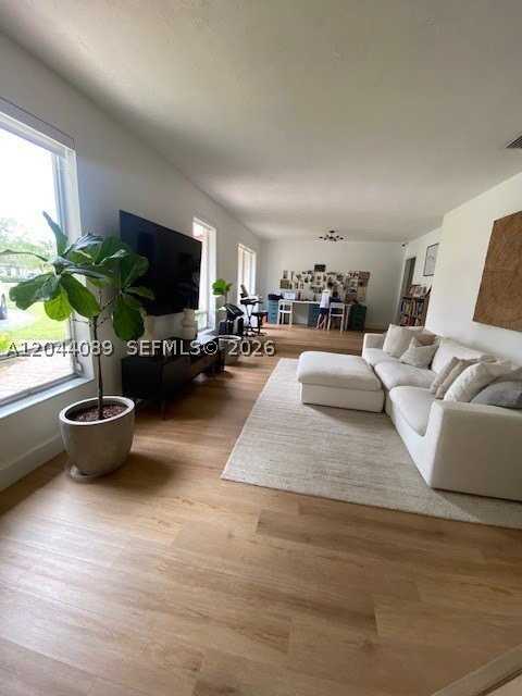 9760 Sw 128th St - Photo 7 of 38