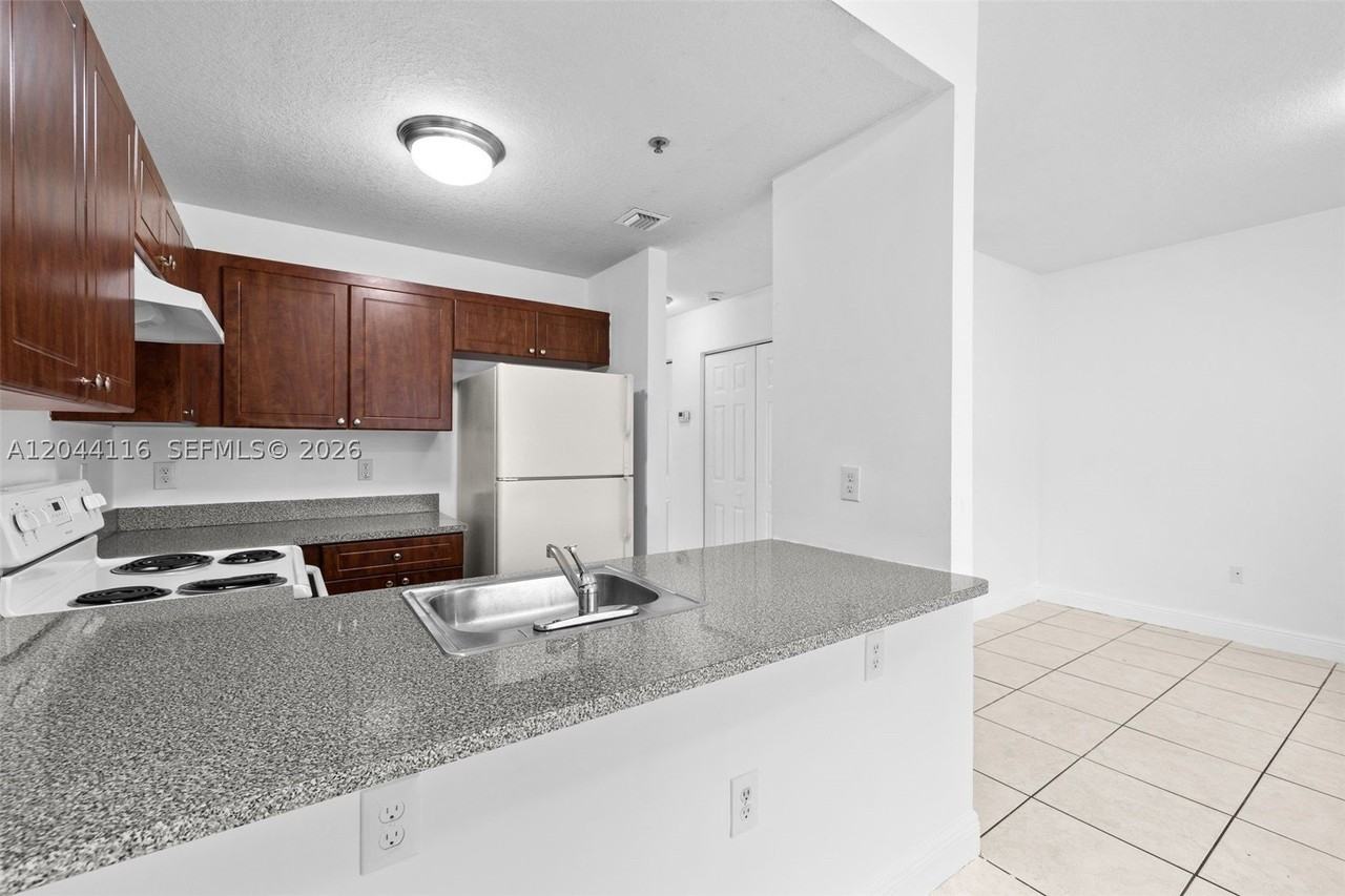 2421 W 78th St #104 - Photo 3 of 22