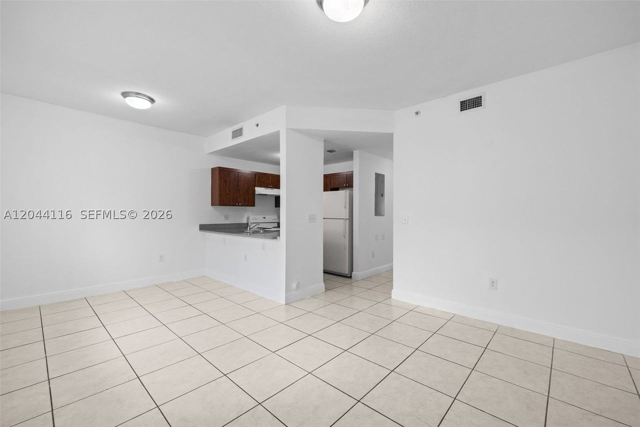 2421 W 78th St #104 - Photo 6 of 22