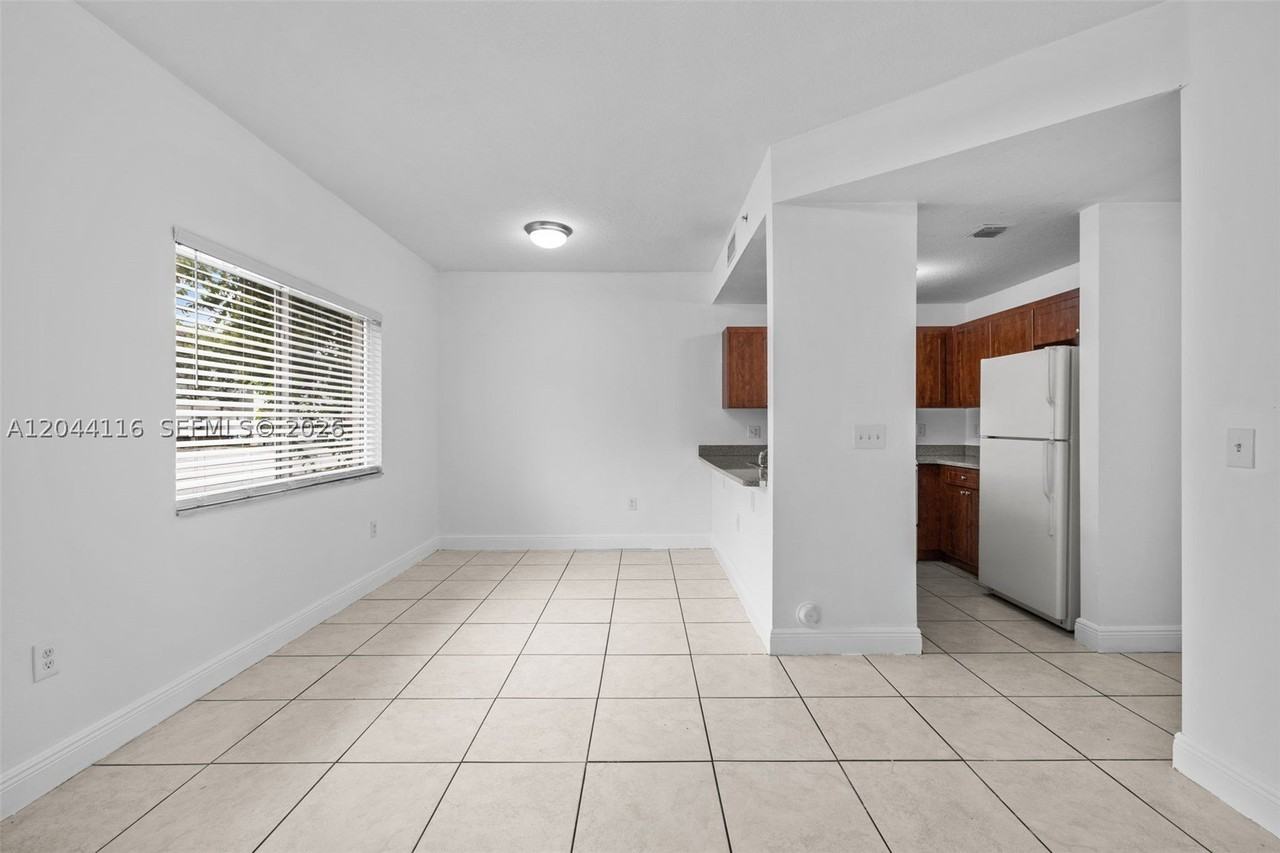 2421 W 78th St #104 - Photo 7 of 22