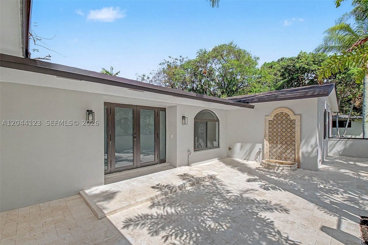 17050 Sw 83rd Ave - Photo 2 of 23