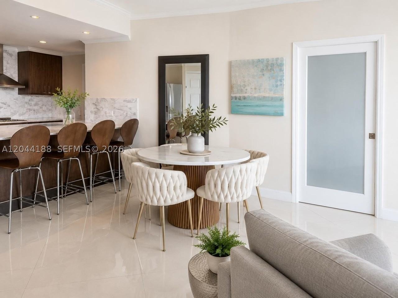 300 S Pointe Dr #706 - Photo 4 of 19