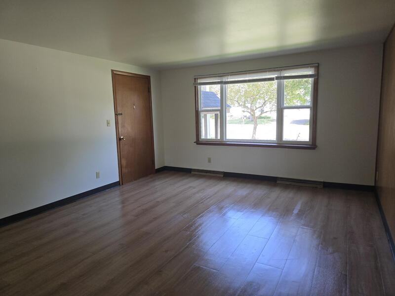 958 Gay Dr - Photo 4 of 8