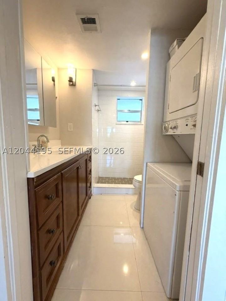 4141 Nautilus Dr #4J - Photo 4 of 36
