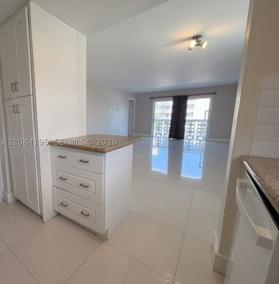 4141 Nautilus Dr #4J - Photo 7 of 36