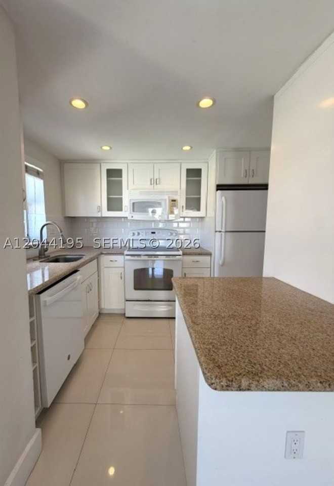 4141 Nautilus Dr #4J - Photo 3 of 36