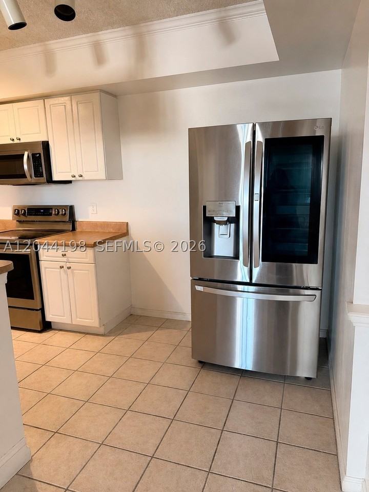 17145 N Bay Rd #4307 - Photo 5 of 35