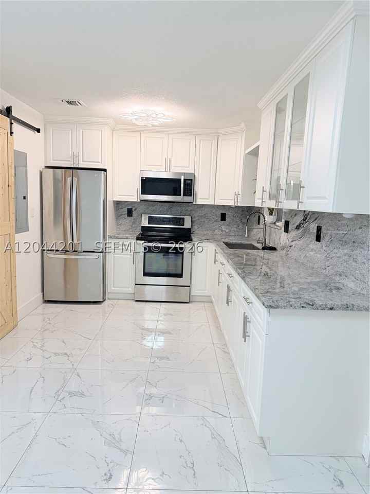 119 Sw 6th Ln #119 - Photo 4 of 43