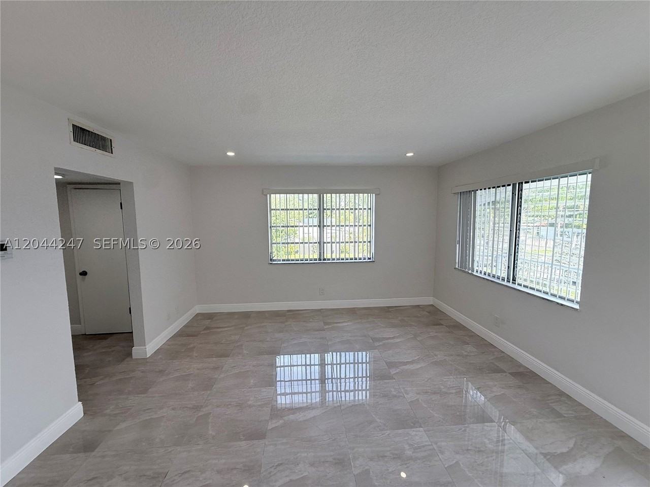 1515 S 14th Ave #13 - Photo 2 of 19