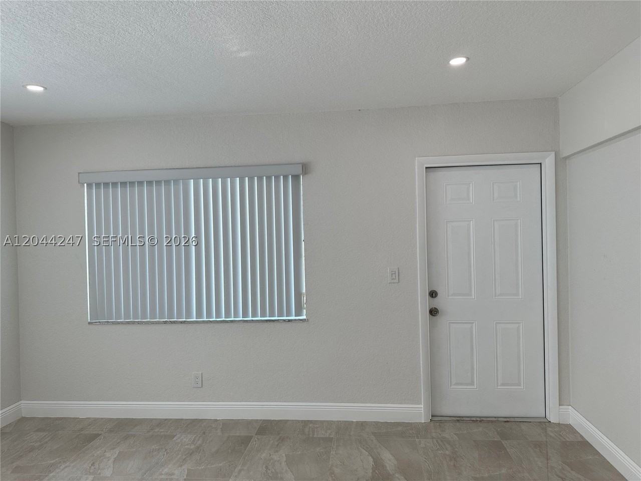 1515 S 14th Ave #13 - Photo 3 of 19