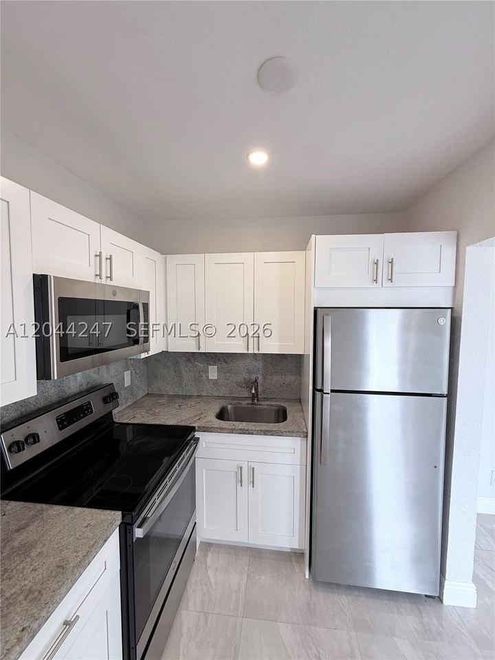 1515 S 14th Ave #13 - Photo 4 of 19