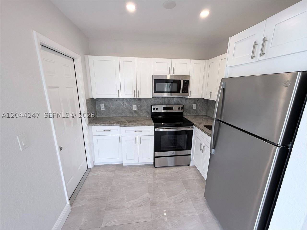 1515 S 14th Ave #13 - Photo 5 of 19