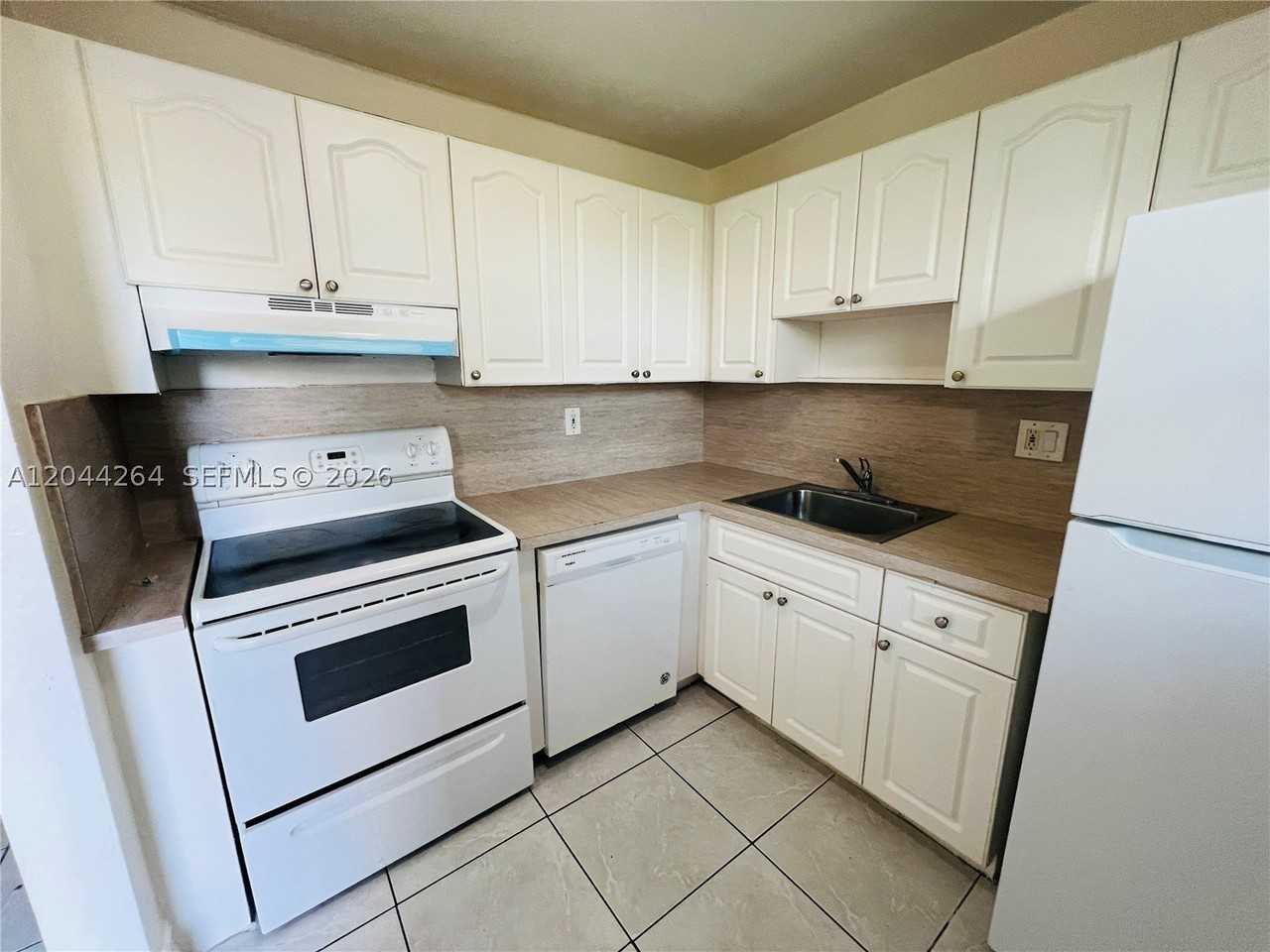 2050 N Douglas Rd #108 - Photo 3 of 18