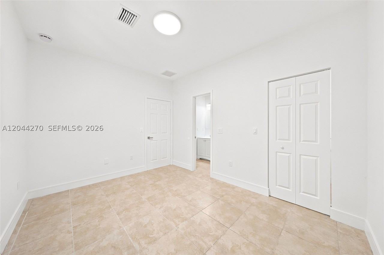 145 Ne 60th St #145 - Photo 6 of 30