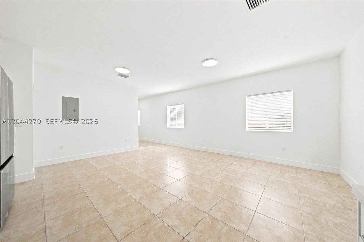 145 Ne 60th St #145 - Photo 7 of 30