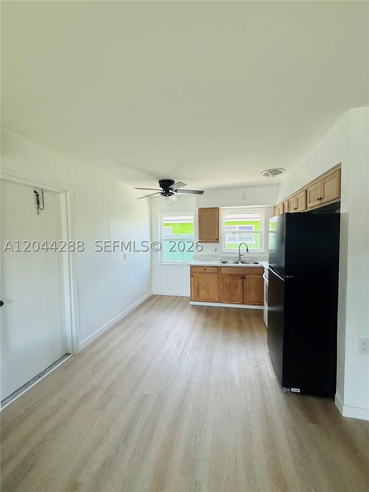 2423 Jeffcott St #1 - Photo 3 of 10