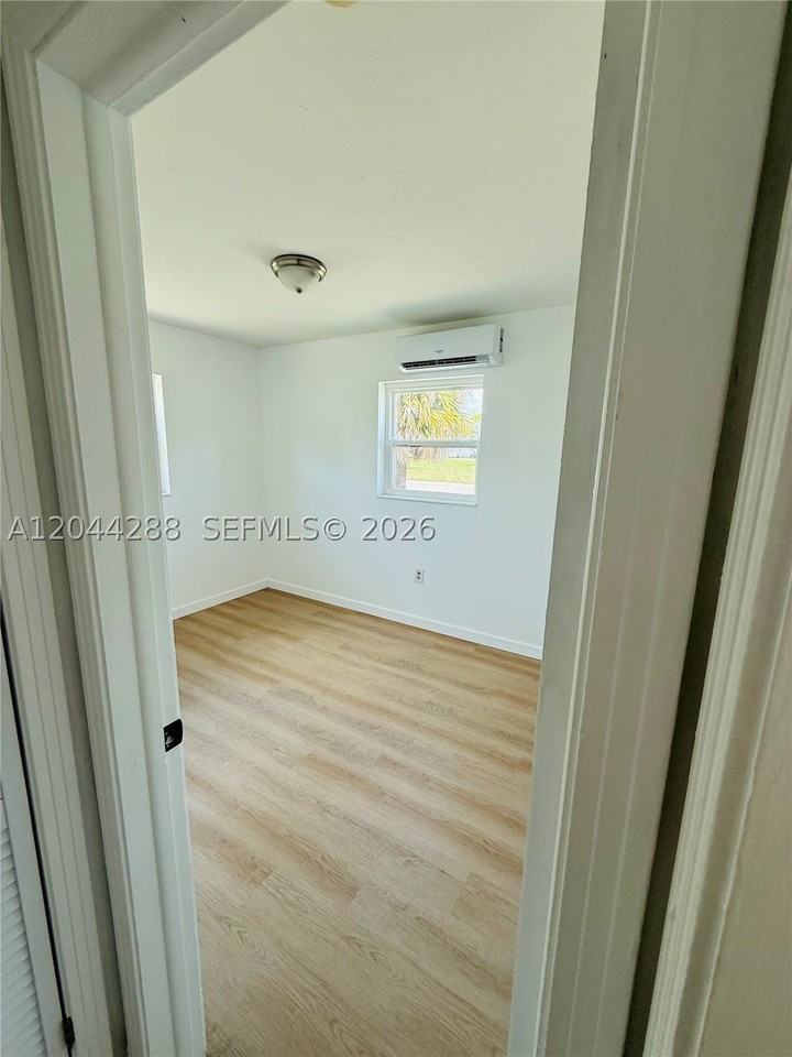 2423 Jeffcott St #1 - Photo 5 of 10