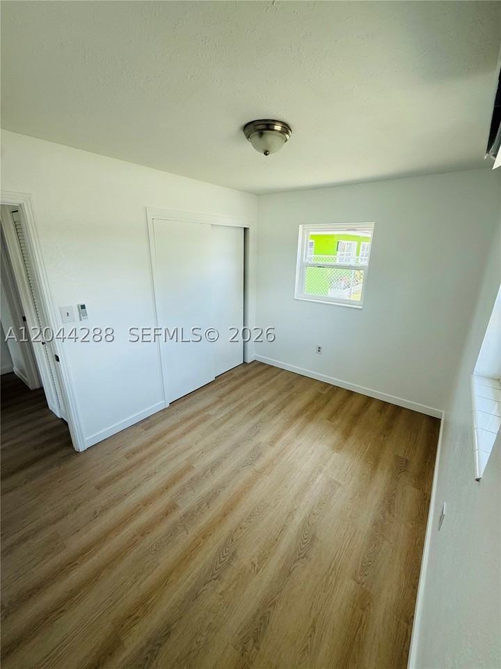 2423 Jeffcott St #1 - Photo 6 of 10
