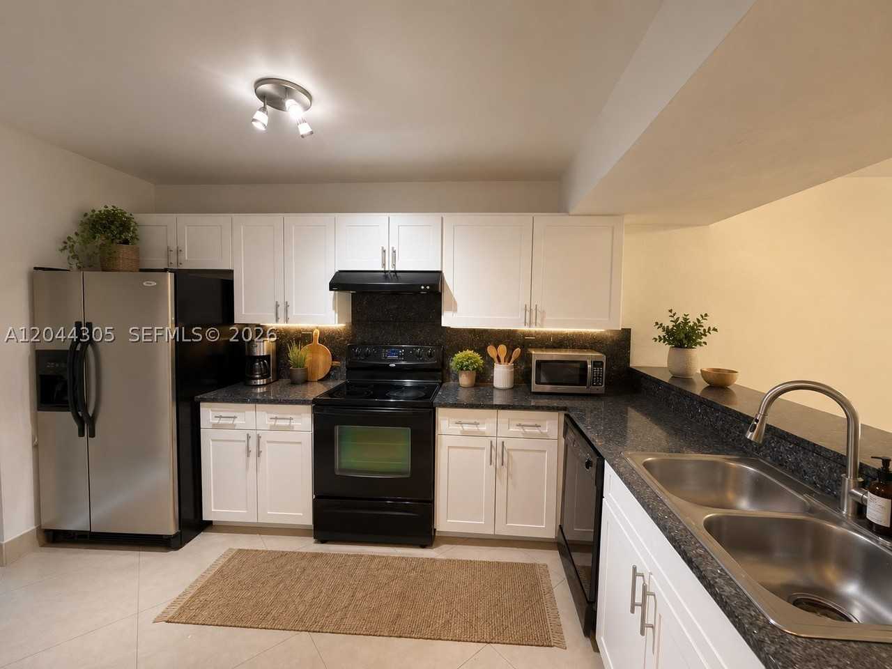 862 Crystal Lake Dr - Photo 2 of 9