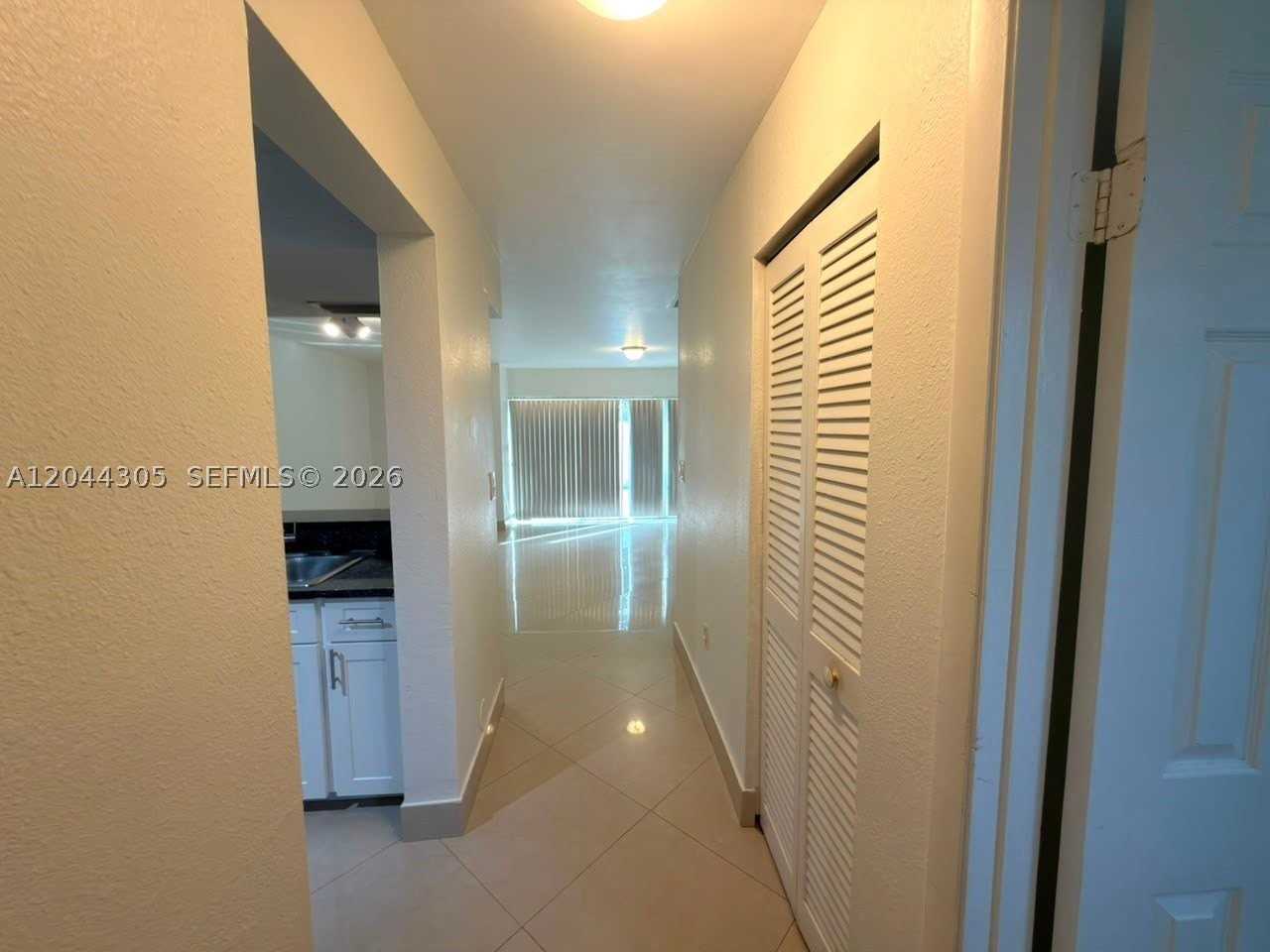 862 Crystal Lake Dr - Photo 4 of 9
