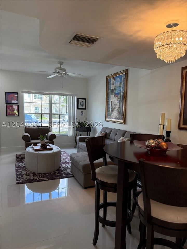16619 Hemingway Dr - Photo 2 of 17