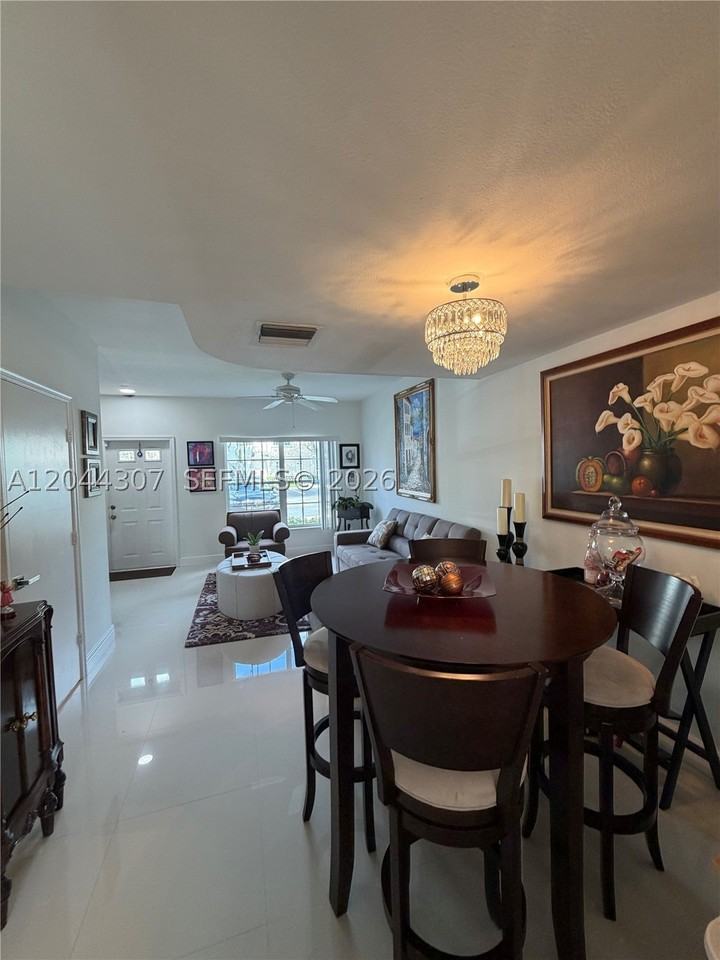 16619 Hemingway Dr - Photo 3 of 17