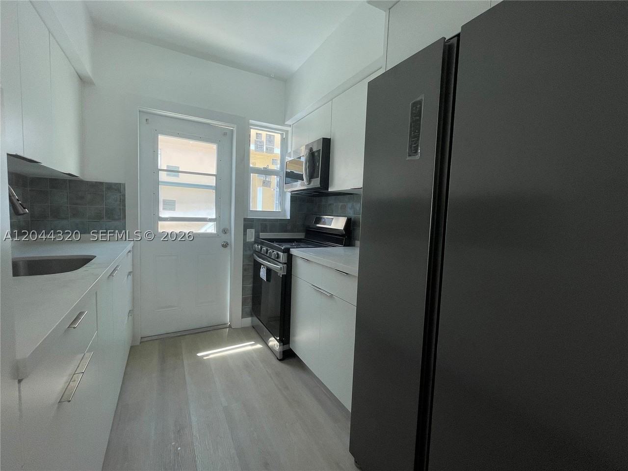 2120 Biarritz Dr #1 - Photo 4 of 25