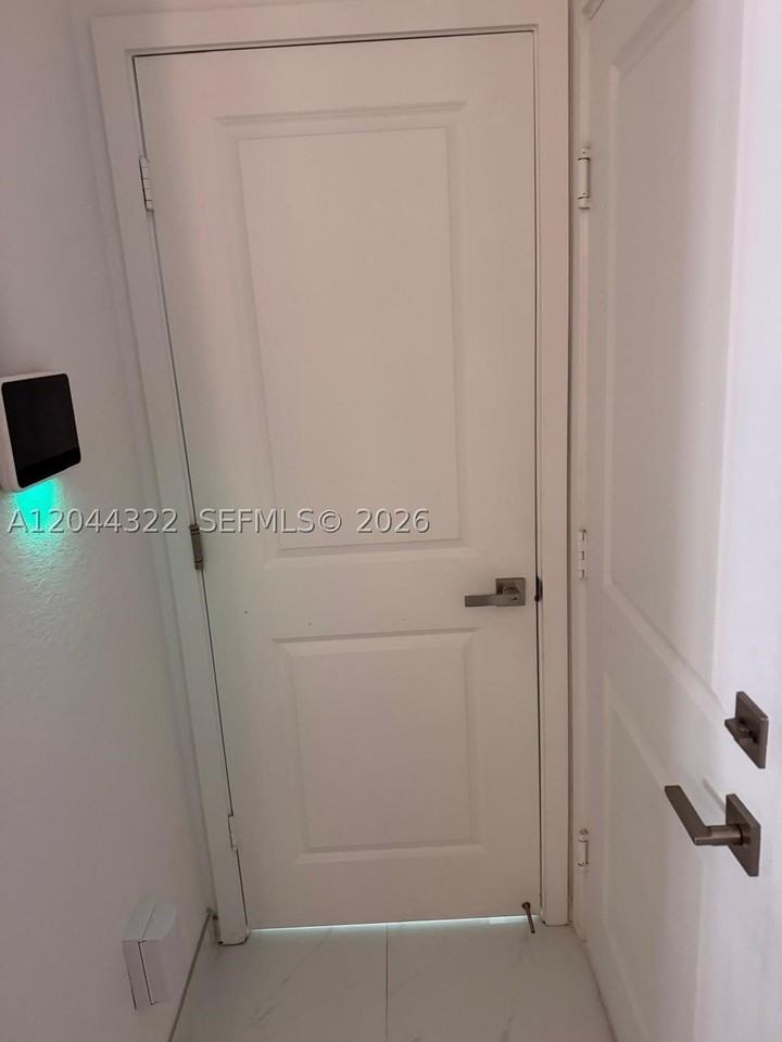 827 Se 18th St #827 - Photo 6 of 12