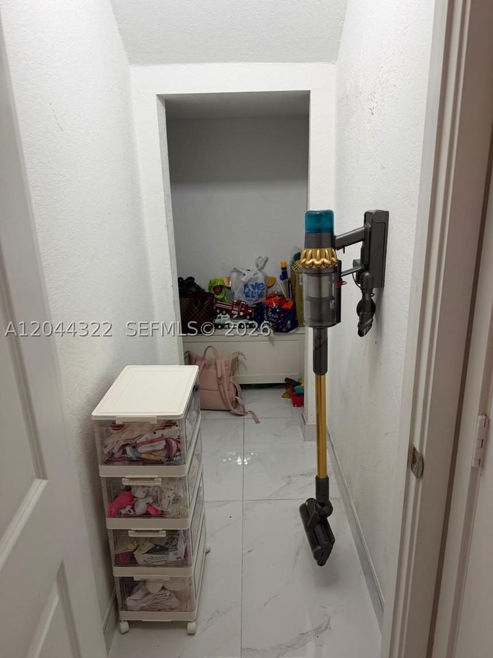 827 Se 18th St #827 - Photo 7 of 12