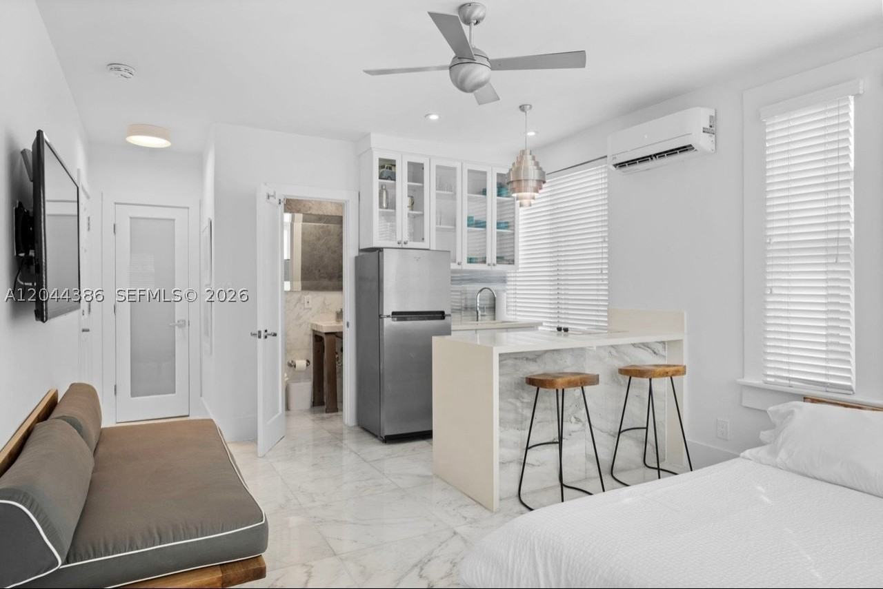 739 2nd St #6 - Photo 4 of 15