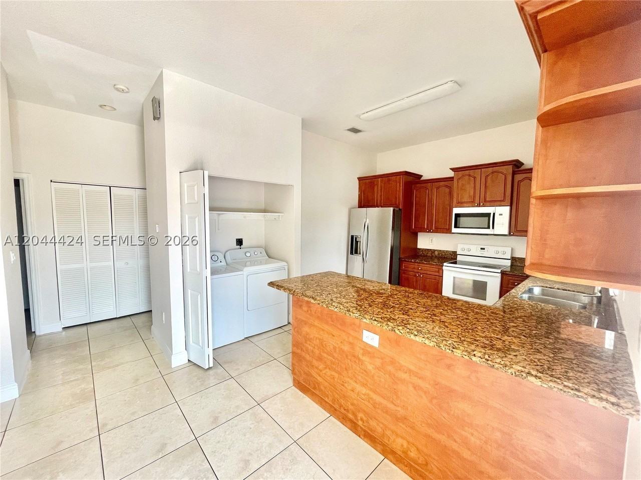 2487 W 5th Ct - Photo 3 of 16