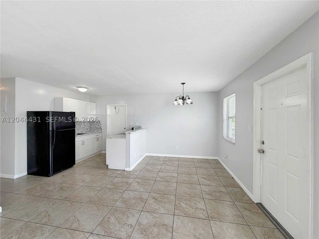 533 Nw 15th Way - Photo 4 of 18