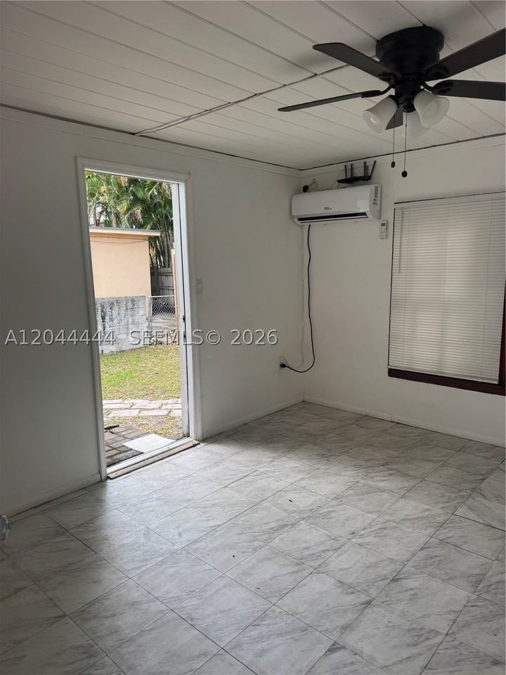 3271 Nw 15th St - Photo 3 of 21
