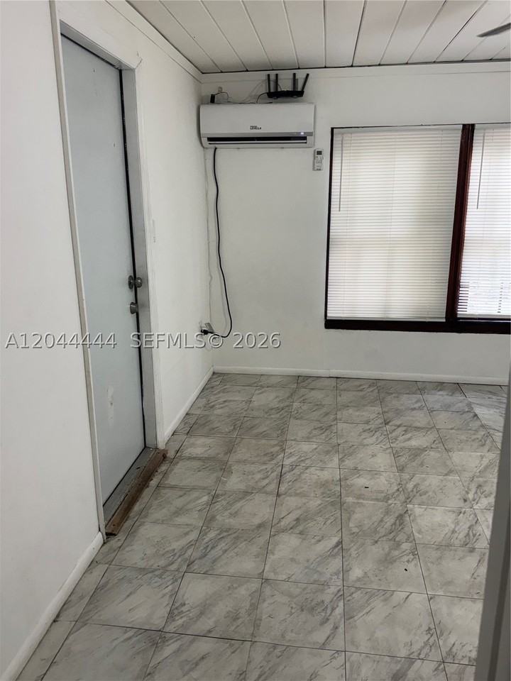 3271 Nw 15th St - Photo 5 of 21