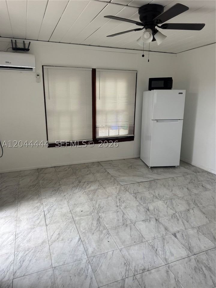 3271 Nw 15th St - Photo 6 of 21