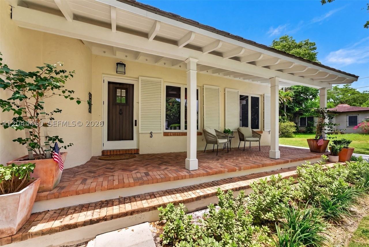 1710 Segovia St - Photo 3 of 25