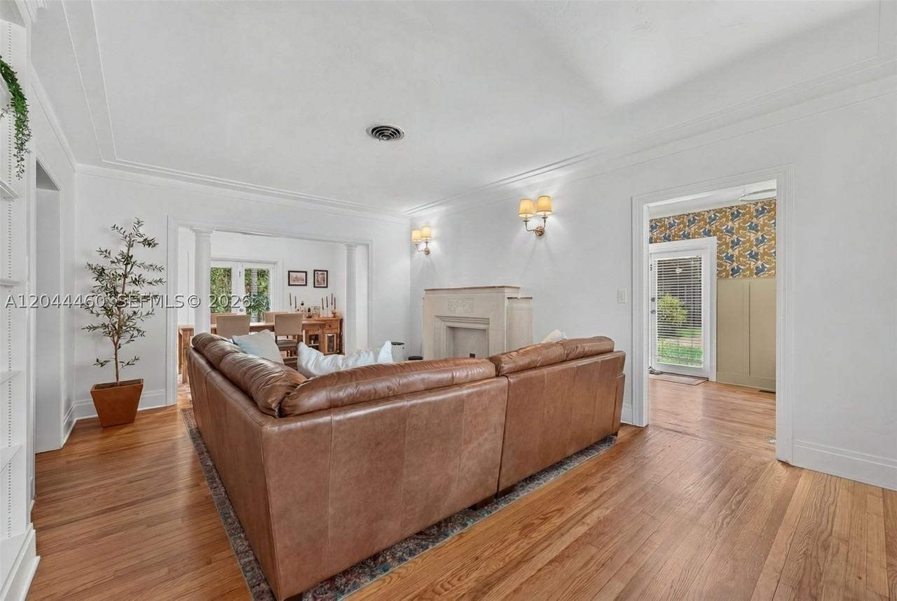 1710 Segovia St - Photo 6 of 25