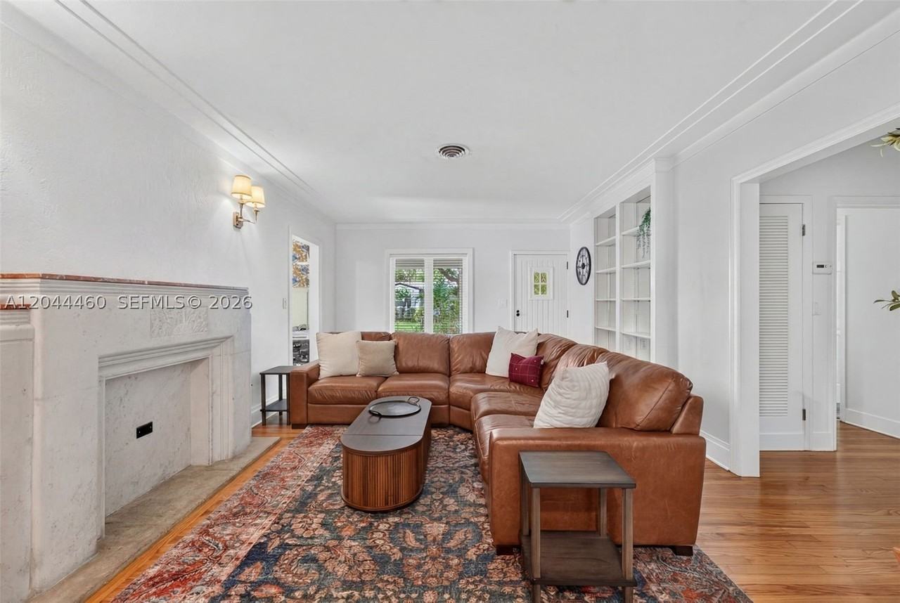 1710 Segovia St - Photo 7 of 25