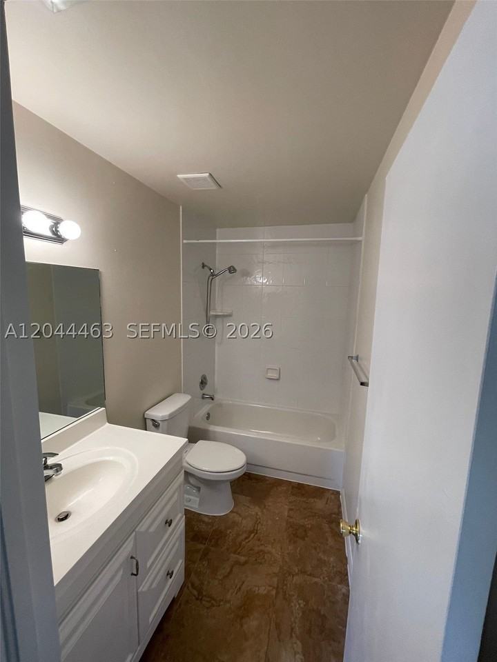 6031 Sw 36th Ct #REAR