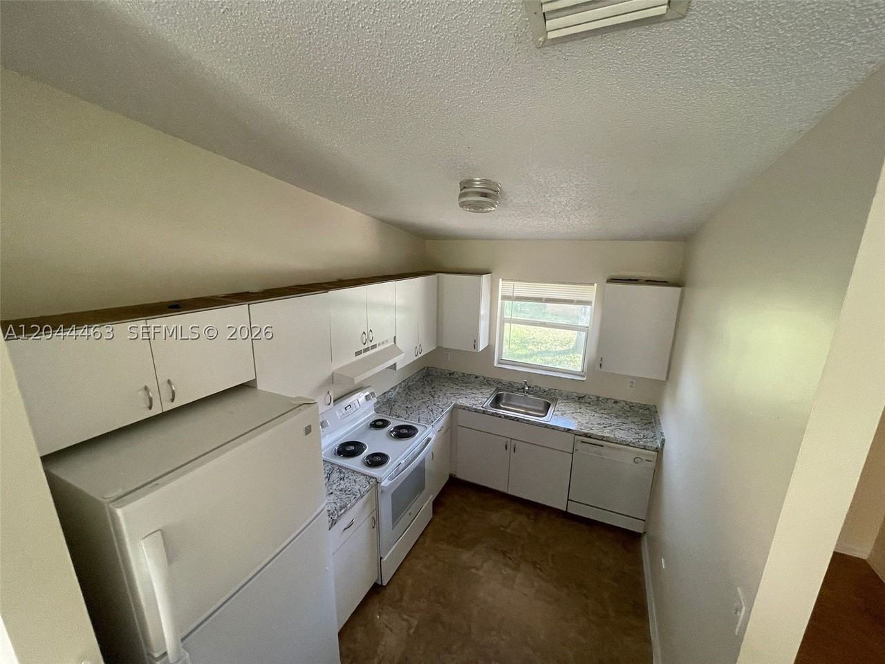 6031 Sw 36th Ct #REAR - Photo 2 of 9