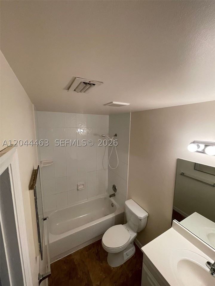 6031 Sw 36th Ct #REAR - Photo 4 of 9