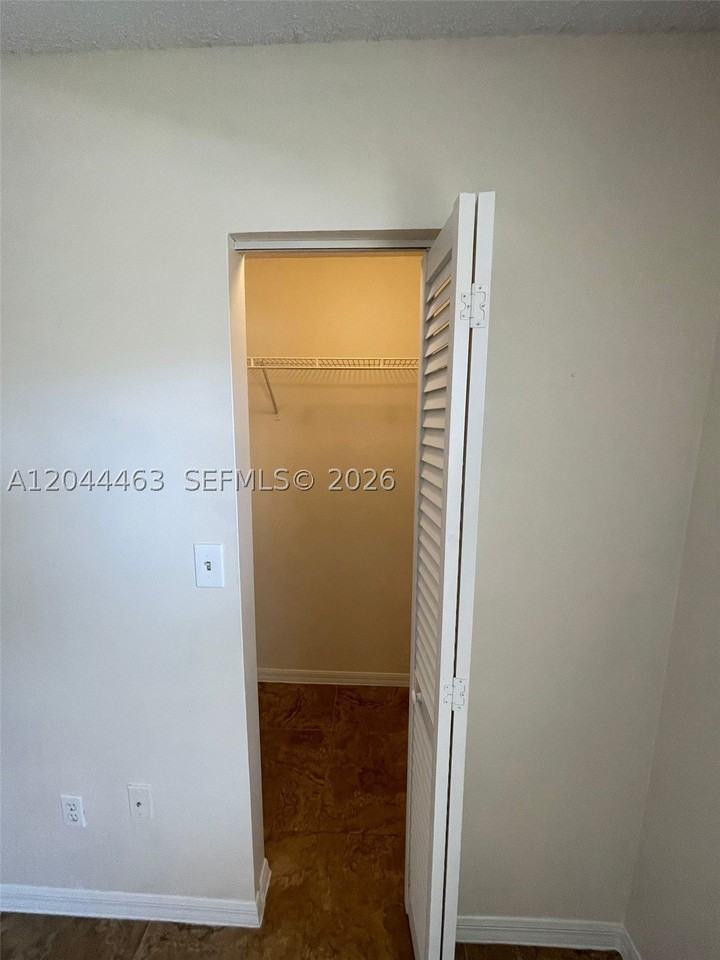 6031 Sw 36th Ct #REAR - Photo 5 of 9