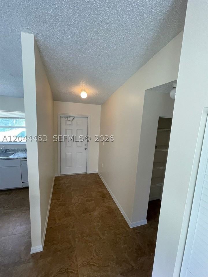 6031 Sw 36th Ct #REAR - Photo 7 of 9
