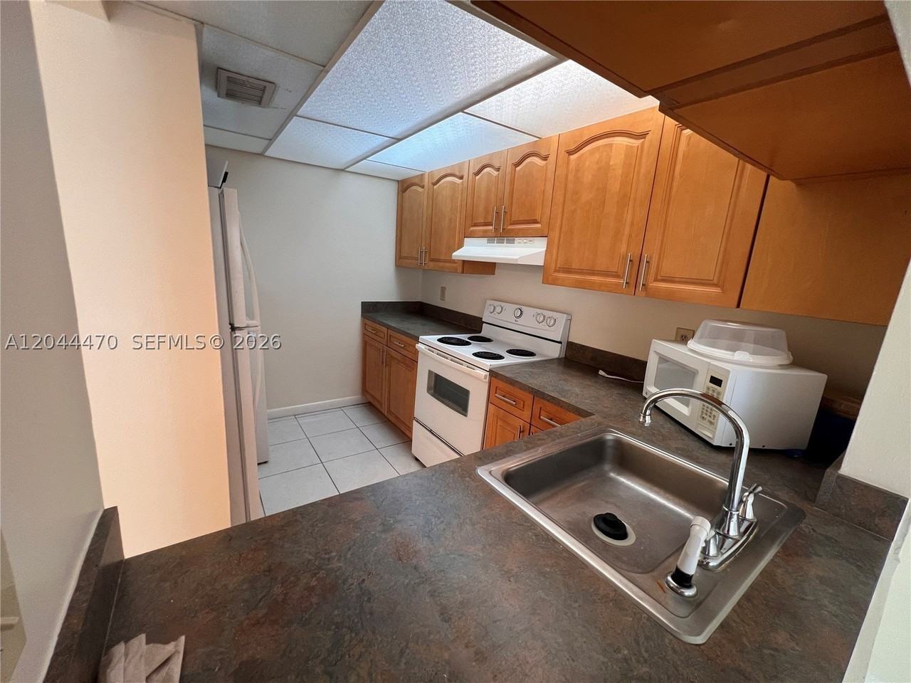451 Nw 100th Pl #101 - Photo 5 of 15
