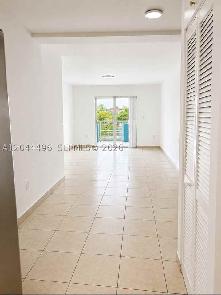 16851 Ne 35th Ave #27 - Photo 3 of 16