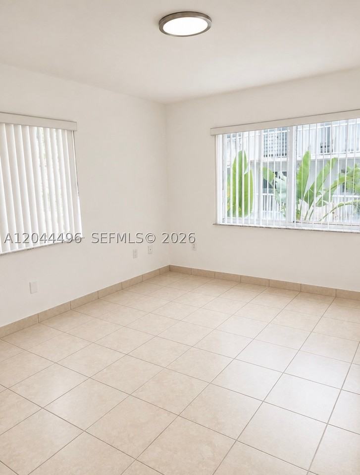 16851 Ne 35th Ave #27 - Photo 5 of 16