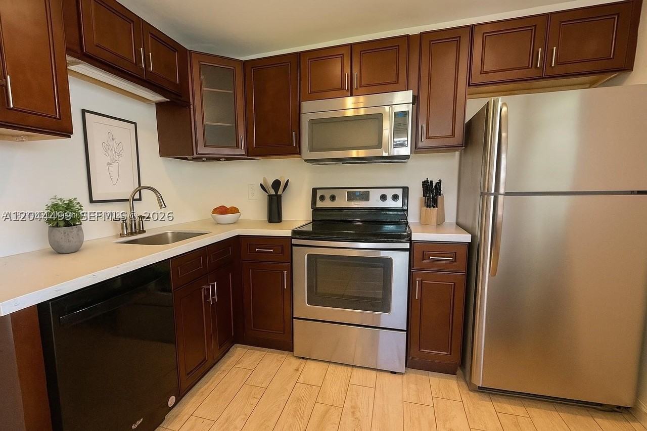 1044 S Independence Dr #1044I - Photo 3 of 21