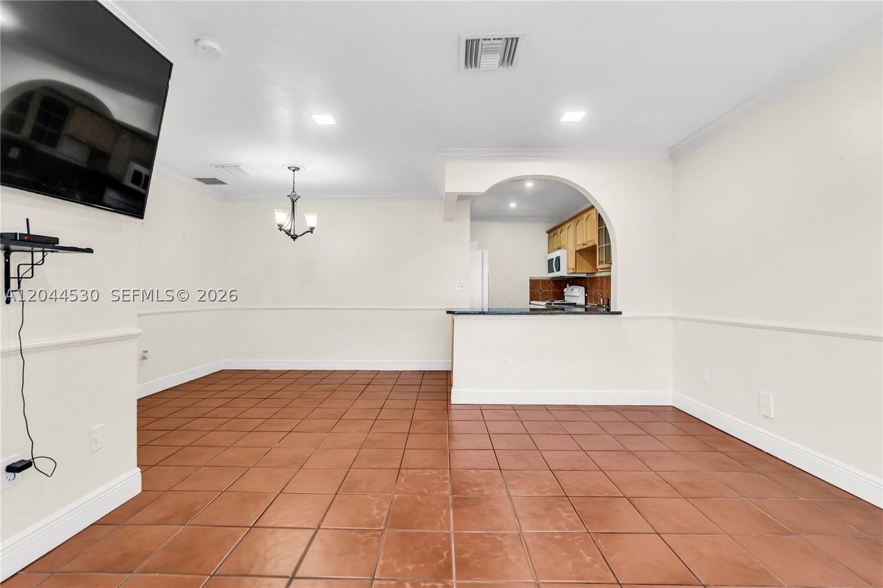 15350 Sunset Dr #24-24 - Photo 3 of 37