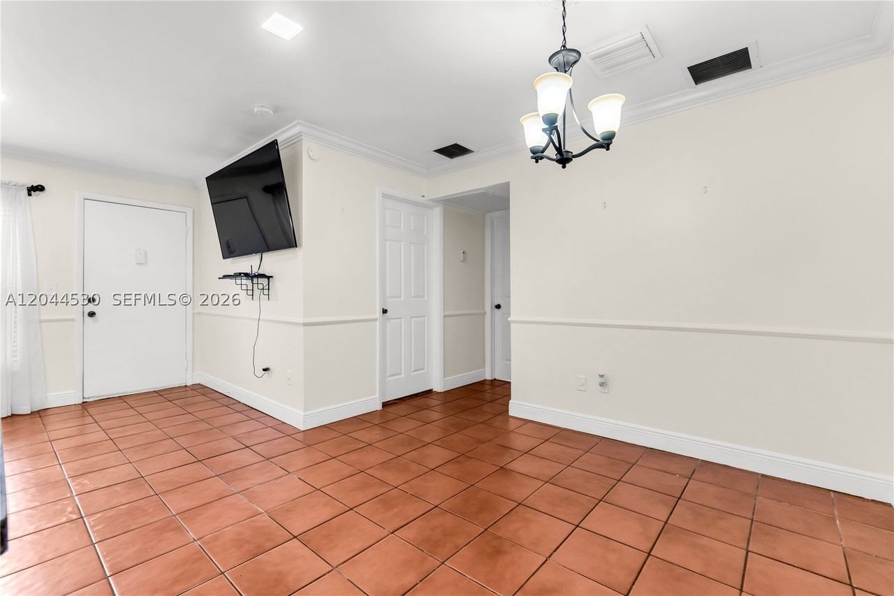 15350 Sunset Dr #24-24 - Photo 4 of 37