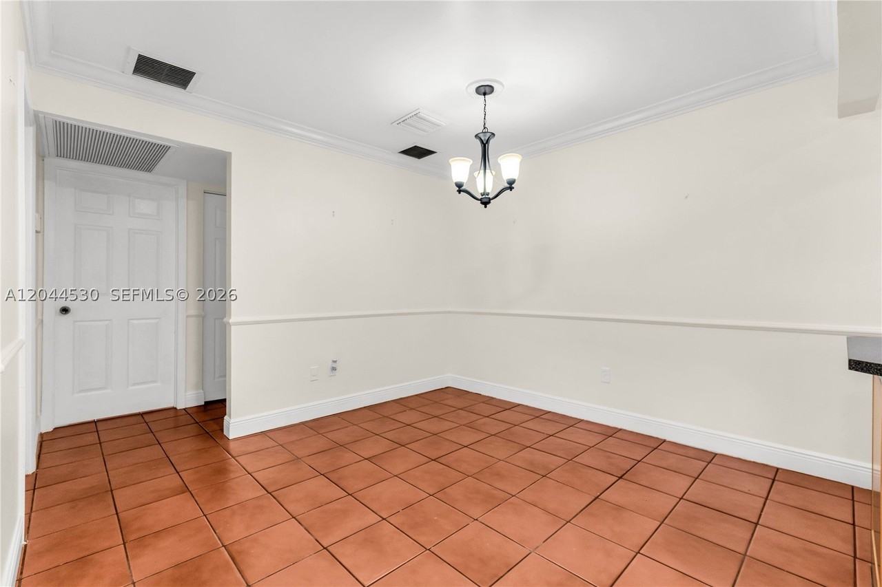 15350 Sunset Dr #24-24 - Photo 5 of 37